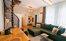 Petit Olive - W Free Parking, Self-Checkin, 5 Min From Aquapark Nymphaea